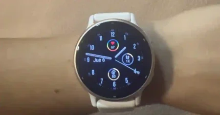 Garmin Vivoactive 5 smartwatch showing the latest Beta 15.05 update screen, highlighting new fixes and improvements.