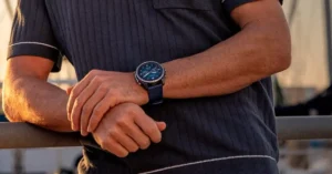 Garmin quatix 8 Pro AMOLED display showing real-time boat data streaming.